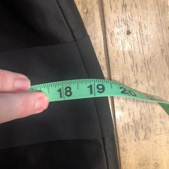 Black cocktail dress by Laundry LAST CHANCE - Picture 4 of 7